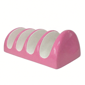 Soporte de taco rosa de cerámica mexicana tradicional con logotipo personalizado para sabores auténticos y diseño moderno en su hogar - Product Image 1