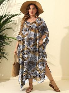 Abito lungo estivo da <span class=keywords><strong>donna</strong></span> <span class=keywords><strong>taglie</strong></span> forti, stile europeo-americano, con stampa irregolare, vestibilità ampia, senza maniche, scollo a V e spacco - Product Image 6