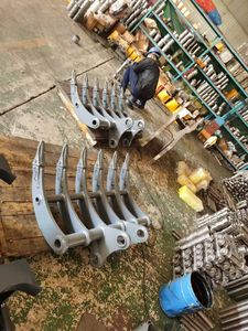 Râteau de paysage de mini-pelle d'usine d'OEM meilleur godet d'énigme de prix pour la construction industries agricoles nouvel état défrichement - Product Image 5