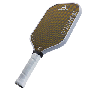 Palas de Pickleball Termoformadas de Titanio Plateado/Dorado Avanzadas INSUM, Fibra de Carbono Premium, Duraderas y Potentes, para Adultos, Aprobadas por la USAPA - Product Image 1