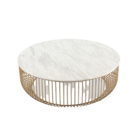 Table basse moderne de luxe en métal doré et acier inoxydable avec plateau en marbre, emballée sur mesure pour salons et hôtels