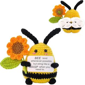 Muñeca de Ganchillo Hecha a Mano con Diseño de Abeja Abrazando un Girasol, Serie Positiva, Venta Caliente - Product Image 6