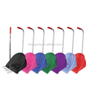 Recogedor de estiércol ergonómico Horse Stable Mate con mango metálico y rastrillo - Nuevo - Product Image 1
