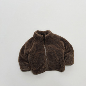2025 hiver nouveau Style imprimé en peluche bébé <span class=keywords><strong>manteau</strong></span> pour garçons et filles décontracté forêt Style tout-match enfants vêtements hauts légers - Product Image 4