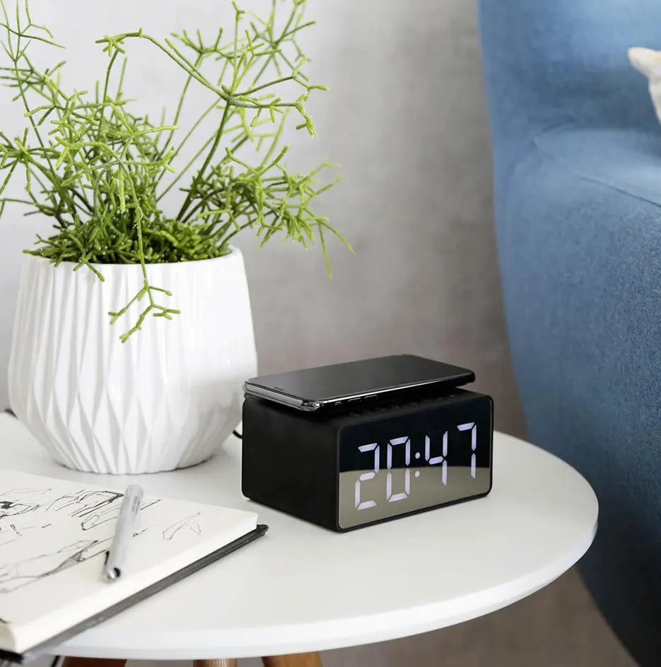 Small Fashion Portable Audio Box 3 in 1 Wireless Charger 15W Digital Led Clock Bt Bluetooths Speaker with Clock Wireless charger
