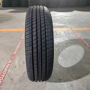 Les nouveaux pneus de voiture résistants à l'usure utilisent une nouvelle formule pour améliorer le caoutchouc résistant à l'usure alliant sécurité et confort. - Product Image 6