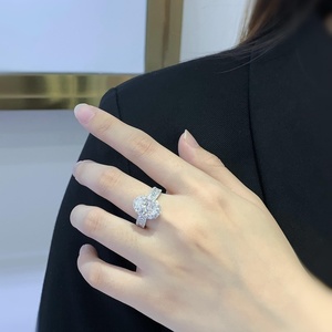 แหวนเพชรทรงรีสั่งทำพิเศษ เพชรเลี้ยงในห้องปฏิบัติการ ทองคำแท้ 14K 18K ประดับเพชรทรงบาแก็ตต์ ขายส่งเครื่องประดับแต่งงาน - Product Image 3