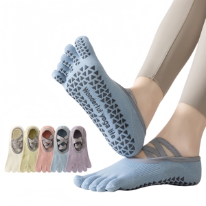 Chaussettes de yoga et de Pilates durables à cinq doigts avec sangle croisée, design à orteils exposés pour un confort optimal, portables et ajustables pour un maintien parfait - Product Image 1