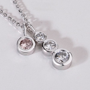 Collar con Colgante de Diamante Cultivado en Laboratorio de Primera Calidad en Oro de 14K para Mujer, Joyería Fina Elegante con Brillo Brillante y Estilo Clásico - Product Image 5