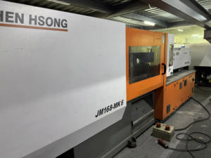 เครื่องฉีดพลาสติกแนวนอนไฮดรอลิกไฟฟ้า CHEN HSONG JM-168 99 ขนาด 168 ตัน มือสอง พร้อมเกียร์ ปั๊ม มอเตอร์ และลูกปืน - Product Image 4