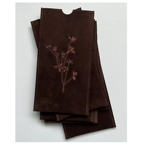 Menu e Segnaposto per Matrimonio in Pelle Ricamata di Lusso Personalizzati - Product Image 1