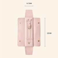Pochette à bijoux moderne en microfibre avec fermeture à pression, boîte de rangement portable carrée en velours pour colliers et bagues, idéale pour les voyages