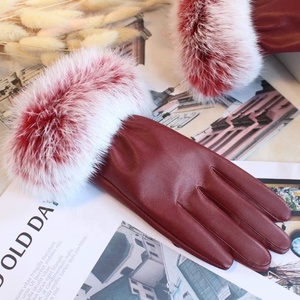 Gants d'hiver 2026 pour <span class=keywords><strong>femme</strong></span> en fausse fourrure et <span class=keywords><strong>cuir</strong></span> PU, chauds, compatibles écran tactile, avec revers chaud, pour l'extérieur, prix d'usine, vente en gros - Product Image 5