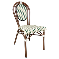 Chaise en rotin en aluminium empilable pour usage extérieur
