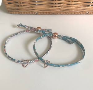 <span class=keywords><strong>Bracelet</strong></span> à breloques <span class=keywords><strong>Liberty</strong></span> of heart en or rose personnalisé <span class=keywords><strong>Bracelet</strong></span> en tissu avec cœur floral Cadeau pour les amis - Product Image 6