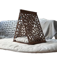 Montagefreies Dreieckiges Edelstahl Katzen- & Hundebett Personalisiert Tragbar & Abnehmbar Atmungsaktives Indoor-Haustierbett