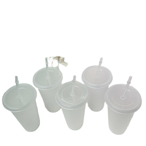 Vaso reutilizable de plástico frío esmerilado en blanco transparente de 24oz 701ml sin BPA con tapa y pajita - Product Image 1