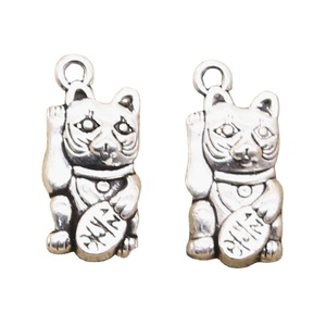 Charms Lucky Cat 23x11mm Tibétain <span class=keywords><strong>Argent</strong></span> Couleur Pendentifs Antique Fabrication de Bijoux DIY Artisanat Fait Main - Product Image 1