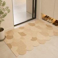 Tapis d'entrée moderne à motif festonné, tapis de salle de bain à bord ondulé irrégulier, tapis de sol minimaliste beige neutre pour la décoration intérieure