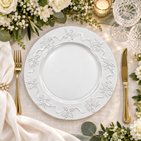 33cm Kunststoff-Platzteller Pulverbeschichtet Luxuriös Geprägter Blumenrand Elegante Grüne Tischdekoration für Hochzeitsempfänge