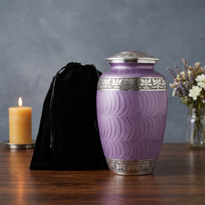 Urne funéraire violette 200 pouces cubes taille adulte, bordure argentée, motif festonné, écologique, biodégradable, décorative - Product Image 1