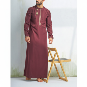 Thobe Jubbah arabe confortable pour hommes, vêtements islamiques multicolores, teints en couleur, service OEM personnalisable pour les musulmans traditionnels. - Product Image 1