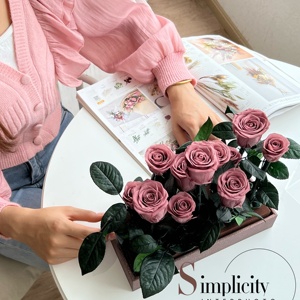 EVERY LOVE New Burnt Brown Rose Manor Immortal Rose Acrylique Boîte ODM-OEM Acrylique Fleur Vitrine Boîte pour Petite Amie - Product Image 5