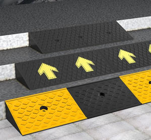 Rampes <span class=keywords><strong>de</strong></span> trottoir en caoutchouc pour garage, rampes <span class=keywords><strong>de</strong></span> <span class=keywords><strong>seuil</strong></span> <span class=keywords><strong>de</strong></span> porte, rampes <span class=keywords><strong>de</strong></span> stationnement pour <span class=keywords><strong>voiture</strong></span>, 19 cm, solides, noires et jaunes, capacité <span class=keywords><strong>de</strong></span> charge <span class=keywords><strong>de</strong></span> 10 tonnes - Product Image 1