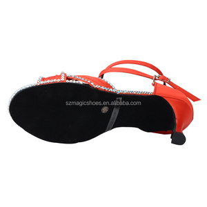 <span class=keywords><strong>Scarpe</strong></span> <span class=keywords><strong>da</strong></span> <span class=keywords><strong>ballo</strong></span> in latino rosso personalizzate per donna sandali <span class=keywords><strong>da</strong></span> sala strass - Product Image 4