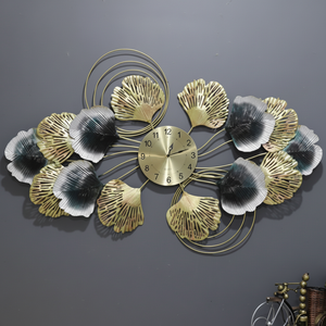 Or et gris grande feuille de ginkgo horizontale art moderne décoratif, disponible aux prix de gros horloge murale en métal. - Product Image 1