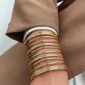 Nuevo Conjunto de Brazaletes Boho de Moda, Bañados en Oro, Estilo Punk, con Plumas y Círculos Grandes Abiertos, para Mujer - Product Image 1