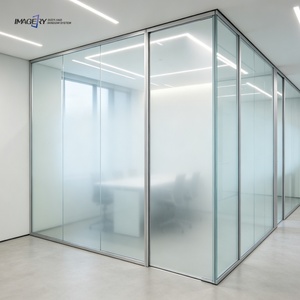 Pared Divisoria <span class=keywords><strong>de</strong></span> Vidrio Templado <span class=keywords><strong>de</strong></span> <span class=keywords><strong>Aluminio</strong></span> a Precio <span class=keywords><strong>de</strong></span> Fábrica, Separación <span class=keywords><strong>de</strong></span> Habitaciones <span class=keywords><strong>de</strong></span> Color Personalizado <span class=keywords><strong>para</strong></span> Villas, <span class=keywords><strong>Oficinas</strong></span>, Hoteles y Edificios - Product Image 1