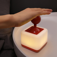 Lampe de table décorative au design unique de frein à main de voiture, petite veilleuse LED portable alimentée par batterie pour la décoration