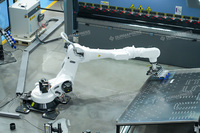 Presse plieuse CNC électro-hydraulique Sync 200T 3200mm 8+1 axes DP-ES Genius avec bras robotisé pour pliage de métal automatisé de haute précision