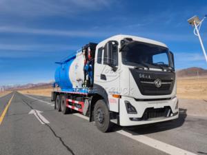Camion d'aspiration hydraulique Dongfeng KL 6x4 avec moteur diesel Cummins et boîte de vitesses rapide, réservoir de 18-22m³ pour le nettoyage des égouts et des sédiments de rivière - Product Image 4