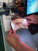 Écran LED d'affichage publicitaire extérieur flexible à panneau géant en maille incurvée bicolore 3D P2 P3 P10 à prix avantageux