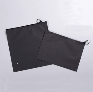 Bolsa de Plástico con Cierre Ziplock y Logotipo Personalizado, Bolsa de Embalaje para Toallas y Calcetines, Bolsa con Cierre Negra y Anillo Negro - Product Image 2