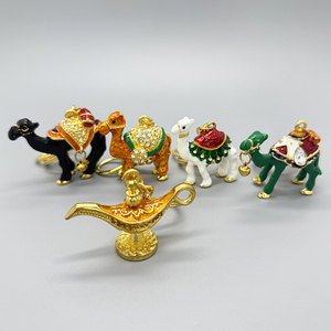 Venta al por mayor personalizado Zinc Arabia Saudita Omán Qatar turismo recuerdo Mini camello 3D Metal oro Vintage llavero - Product Image 2