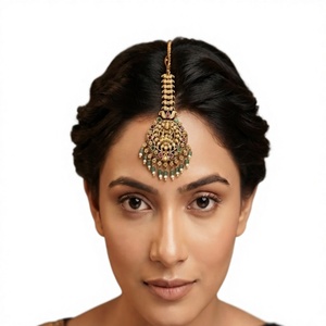 Magnifique Mangtikka ethnique en alliage de zinc plaqué or, finition antique, qualité supérieure, avec des éclats exclusifs, pour les mariages. - Product Image 2