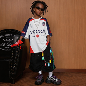 Ensemble de vêtements pour enfants OEM, vêtements <span class=keywords><strong>hip</strong></span>-<span class=keywords><strong>hop</strong></span> pour garçons, t-shirt ample à blocs de couleur, pantalon baggy court, tenues de boutique - Product Image 1