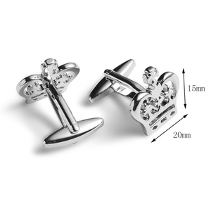 Mancuernillas de Alta Calidad con Forma de Corona de Manzana en Color Plateado con Diamantes, Regalo para Hombre - Product Image 4