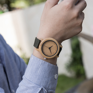 Montres en bois de bambou pour couples, avec affichage à aiguilles et bracelet en tissu, fabriquées à la main, cadeaux OEM pour hommes et femmes, emballage en boîte - Product Image 4