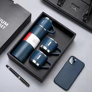Coffret Cadeau Thermos Isotherme avec 2 Tasses – Bouteille Isotherme à Trois Compartiments pour Boissons Chaudes/Froides – <span class=keywords><strong>Gourde</strong></span> Thermos à Vide pour Café Chaud – Modèle JK - Product Image 1
