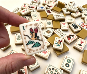 ชุดไพ่นกกระจอกหรูหราทันสมั<span class=keywords><strong>ย</strong></span> รุ่น Ginger Koi Mahjong-160 ชิ้น แบบสองชั้น ทำจากอะคริลิก พับเก็บได้ เป็นมิตรกับสิ่งแวดล้อม พกพาสะดวก ดีไซน์คลาสสิก ขัดเงาด้วยมือ เห<span class=keywords><strong>มา</strong></span>ะสำหรับใช้ในบ้าน - Product Image 5