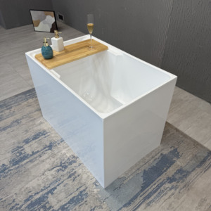 Bồn tắm acrylic tự đứng hình vuông góc cạnh, kích thước nhỏ, ngâm mình sâu, có ghế ngồi di động, thương hiệu Suly Merlin - Product Image 2