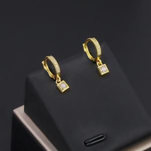 Boucles d'oreilles créoles en laiton plaqué or 24 carats avec zircon, design goutte tendance, géométriques classiques, vente en gros usine Jxx pour femmes - Product Image 5