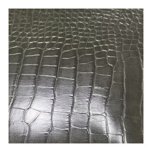 Cuero sintético Tao Cheng con patrón de cocodrilo, 1 mm de grosor, 138 cm de ancho, para bolsos, muebles y tapicería. - Product Image 2