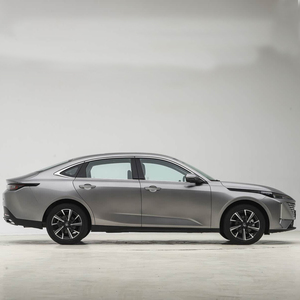 China nuevo y usado 2024 Changan EADO sedán 4 puertas 5 asientos coche de gasolina con 1,4 T GDI DCT gasolina barata R16 tamaño del neumático - Product Image 5