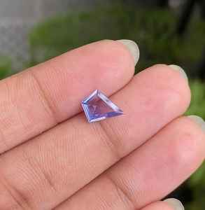 1.05 CT 10.0 X 7.5 MM |   Zafiro Verde Natural en Forma de Cometa |   Anillo de Compromiso para Boda - Product Image 1