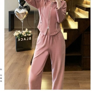 ชุดเซ็ต 2 ชิ้น เสื้อฮู้ดครอปทรงหลวมสไตล์ใหม่สำหรับผู้หญิง พร้อมกางเกงขายาวทรงหลวมผ่าปลายขา ชุดลำลองสไตล์สปอร์ตแฟชั่น - Product Image 5